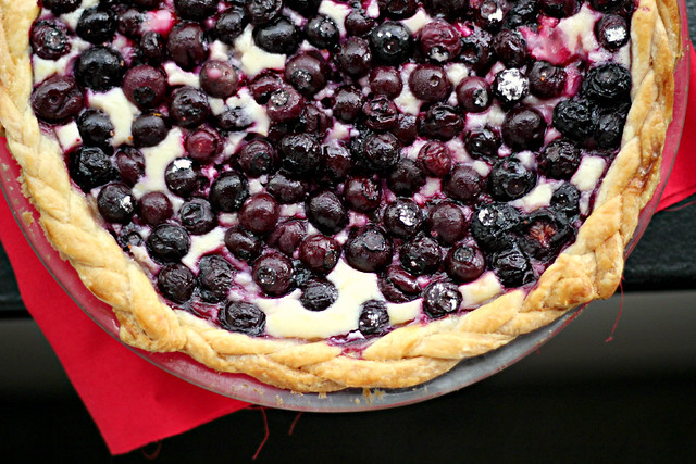 Easy and Creamy Homemade Blueberry Cream Cheese Pie l Homemade Recipes //homemaderecipes.com/holiday-event/24-recipes-for-blueberry-pie-day