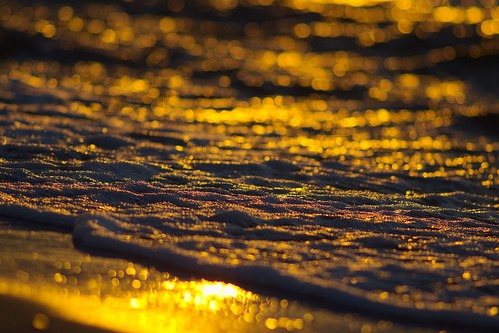 light sunset sea summer sun beach strand gold evening abend licht nikon meer sonnenuntergang bokeh sommer august balticsea sonne ostsee 2012 180mm heiligenhafen d7000