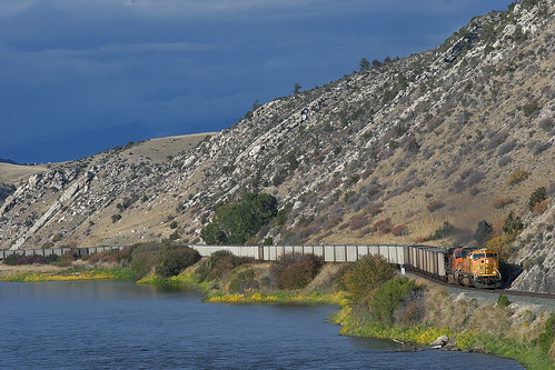 montanaraillink mrl bnsf coaltrain coal train missouririver river tridentmontana montana bnsf8921