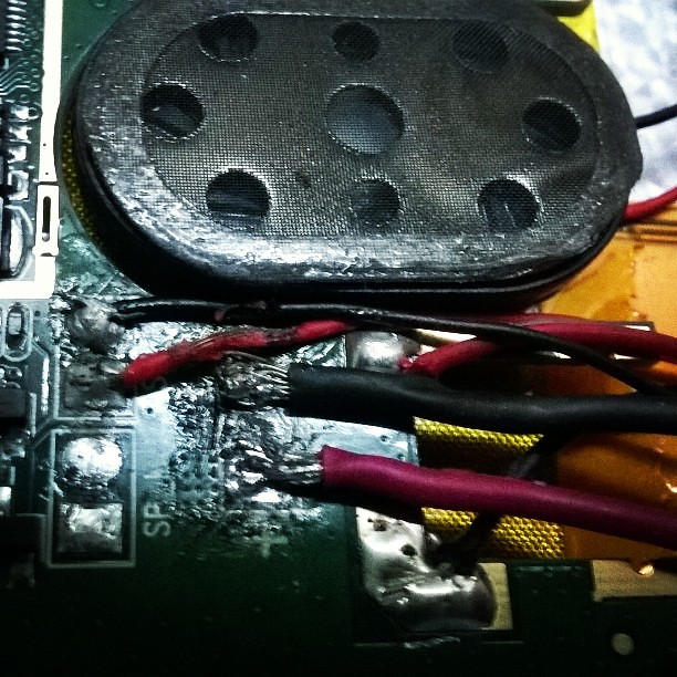 Bad soldering by manufacturer inside the tablet
