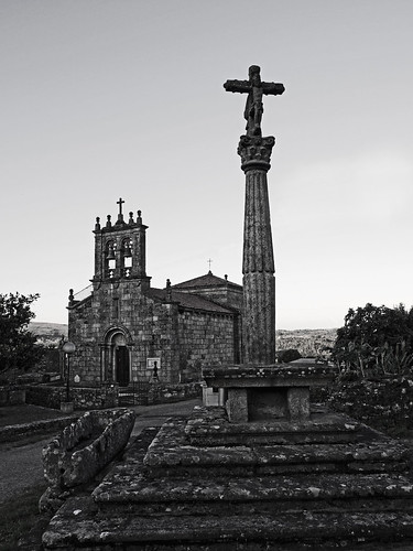 iglesia galicia pontevedra cruceiro columna crucero románico silleda pontetaboada