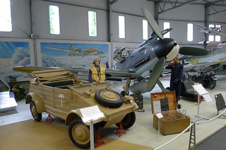 VW-Kübelwagen Typ 82 und Bf 109 G-2