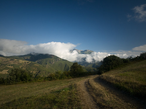 morning cloud mountains spain track walk cantabria tudes picosdeeuropa tantalizing
