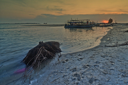 sunset tourism beach dead photography boat sand roots scene shore malaysia hdr highdynamicrange melaka malacca pantai bot akar photomatix greatphotographers pantaiklebang 3exp matahariterbenam nikond90 nikonhdr shamsulhidayatomar