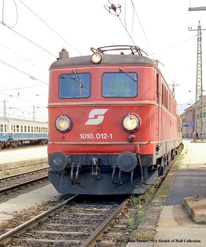 electric train austria österreich eisenbahn railway zug öbb passengertrain wörgl br1010 10100211