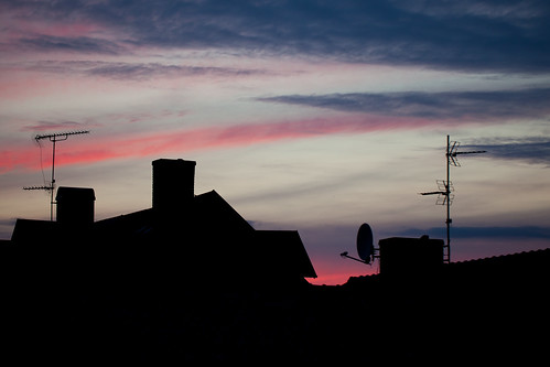sky dark evening tv europe rooftops sweden silhouettes 100mm communication sverige antennas zweden canoneos5dmarkii ef100mmf28lmacroisusm