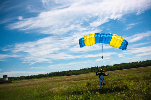 sky june finland skydive dropzone juhannus freefall parachutes vesivehmaa