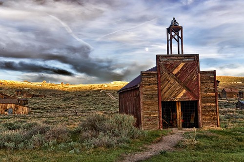 sunset moon clouds mining moonrise ghosttown bodie firehouse