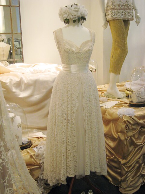 Puces de Saint Ouen: wedding dresses | Anomori ~ アメリの森