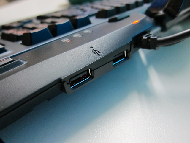 Logitech G19 Gaming Keyboard - USB Ports