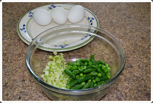 la base de la ensalada verduras + huevo