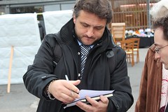 7 avril 2012 - Fabrice Rizzoli et les militants de la 6ème au marché de Deuil-la-Barre