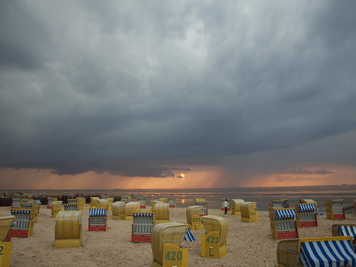 sunset strand day cloudy gewitter cuxhaven sturm strandkörbe aufziehend zusammenbrauen aufkommen