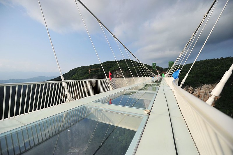 China invites reporter to take sledgehammer to its longest glass bridge to prove it&#039;s safe