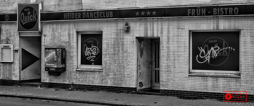 street blackandwhite white black building abandoned club photography dance alone streetphotography lars verlassen allein revuenon nex7sonynex7 hilsesony