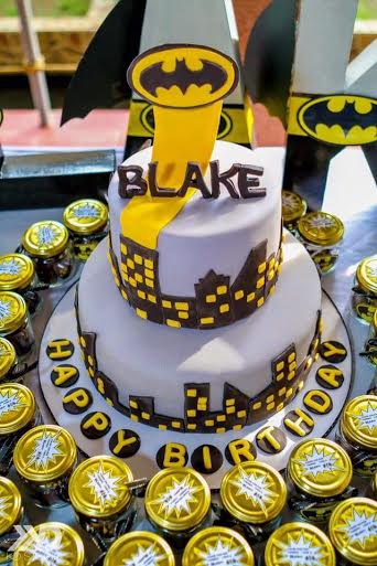Batman Themed Cake by Cake Matters by Ariane & Kasien