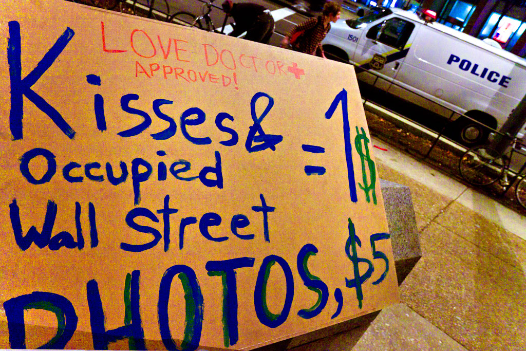 Kisses-&-Occupied-Wall-Street-PHOTOS--Center-City