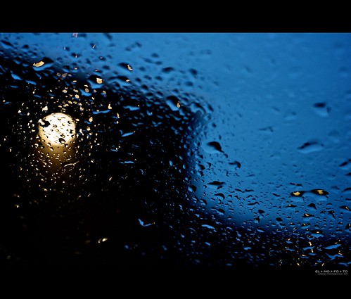 blue rain silhouette northerncalifornia 50mm evening streetlight bokeh norcal windshield 1000v fav10 fotofeatmusik elmofoto btaws everybodysdreamingeverybodysscheming lorenzomontezemolo flickrmarketplace flickrlicensing