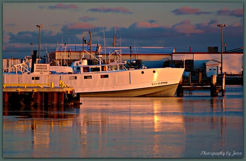 sunset ontario pier nikon lakeerie d70s portdover fishingtug cans2s