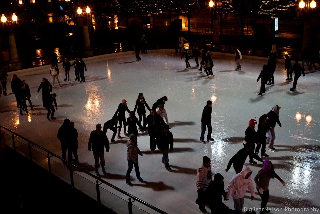 Rent Ice Skates In the Best Ice Skating Places For Romantic And Fun Entertainment