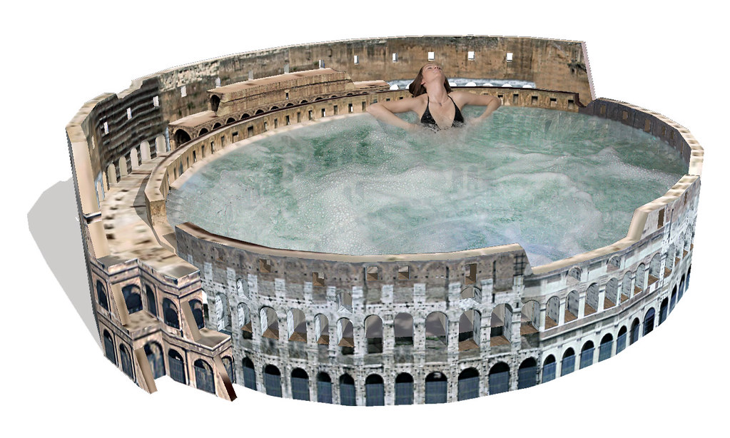 Nice View of the Roman Colosseum Hot Tub