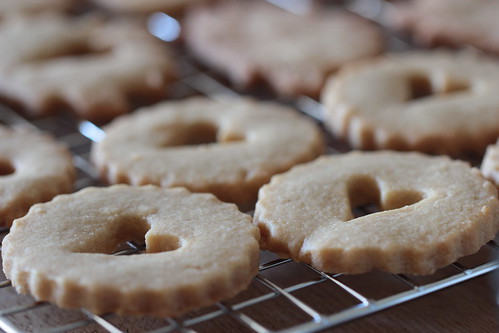 linzer biscuits making
