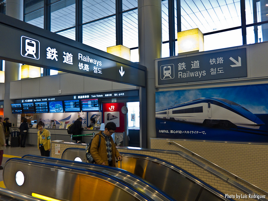 Vamos hacia la terminal de trenes del aeropuerto de Narita...