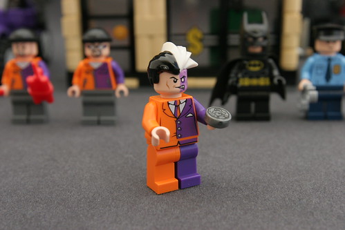 6864 The Batmobile and the Two-Face Chase - Two-Face 1