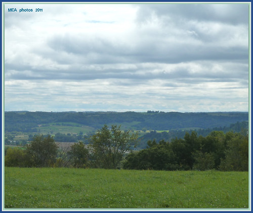 blue trees mountains green nature grass wisconsin clouds cloudy overcast hills ranges hillside bushes mountainrange merleearbeen meaimages