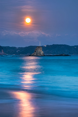 blue winter light sea sky orange moon seascape beach nature rock japan landscape nikon tide scenic wave shore 雲 冬 海岸 海 空 izu shimoda 伊豆 月 下田 砂浜 nikkor70300 吉佐美 onsalegettyimages