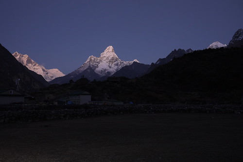 nepal hiking marathon running himalaya everest