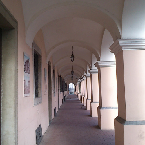 city building square arch naturallight repetition lamps pillars arhitecture project365