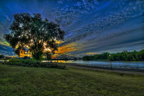 sunset sky tree minnesota clouds photoshop landscape nikon hastings d200 tamron mn hdr msra photomatix elements9 cb1956