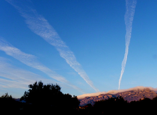 mountains sunrise spain catalunya contrails sonnenaufgang tortosa marlies montes kondensstreifen elsports weatherphotography pentaxx70