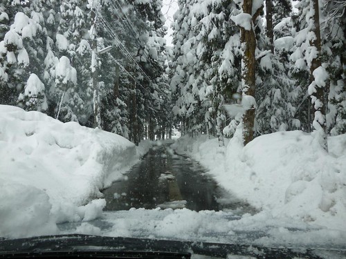 road winter snow japan niigata uonuma 120108 mthakkaisan