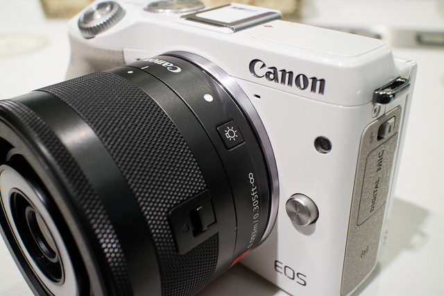 すげぇ～！EOS M3で使えるLEDライト搭載のマクロレンズ「Canon EF 