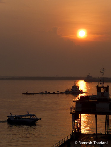 ferry sunrise balsa amanhecer rollonrolloff rorocaboclo amamazonamazonasamazoniaamazonienamazzoniebalsabootbrasilbrasilebrasilienbrazilceasaferryflussmanausriorionegroriverschiffsolimoessonnesonnenaufgangamanheceramazonsunrisebarcobargeboatmorningriverbargesunrisesunsetnegro