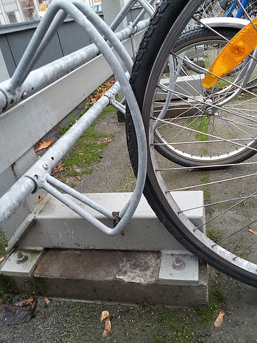 Poorly designed bicycle stand