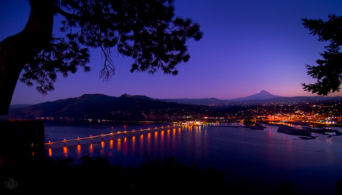 nighttime uscopyrightregistered2011 bridge columbia river gorge hood hoodriver mthood twilight blue pink orange columbiarivergorge nationalscenicarea citylights highway sandbar silhouette landscape washington nikkor1835mmf3545 fav10 fav20 columbiagorgephotoetsy