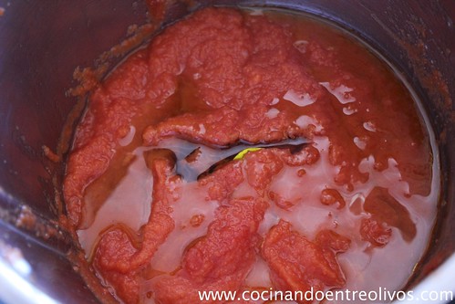 Pimientos del piquillo rellenos de sepia con salsa americana (12)
