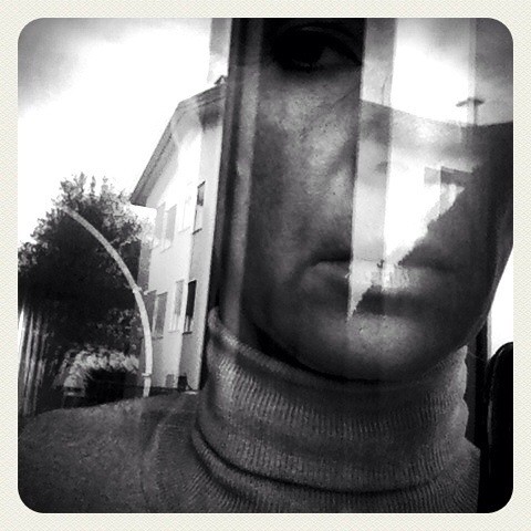 portrait bw selfportrait reflections lomo lomography monia autoritratto riflessi ritratto iphone lomografia iphone4 lemecam drmonia