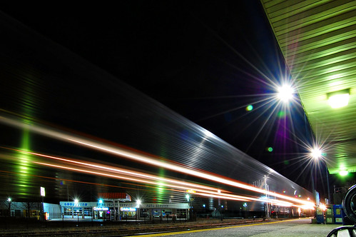 iso200 illinois nikon midwest nightlights cropped nightshots lighttrails pinoy roundlake straightened longexposures chicagoist metrotrain nightexposures d40 20secondexposure nighttrails setholiver1 aperturef180 1024mmtamronuwalens camerasetontopofbench