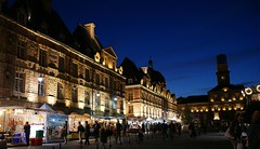 Place Ducale de nuit durant le festival de marionnette