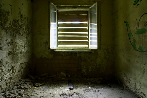 light shadow berlin window hospital germany open sony dirt urbex nex 18200mm beems beelitz heilstätten nex5 sel18200