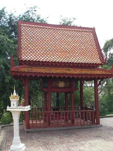Geschmckt mit Blumenkrnzen der Tempel in Asien 3280