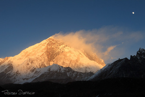 nepal sunset sky moon mountains berg landscape mond sonnenuntergang himmel bluesky berge landschaft blauerhimmel nuptse lobujya purwanchal