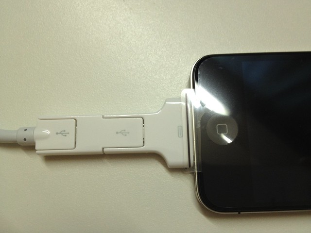 Innergie Magic Cable Trio - Apple 30-pin Connector On Apple iPhone 4S