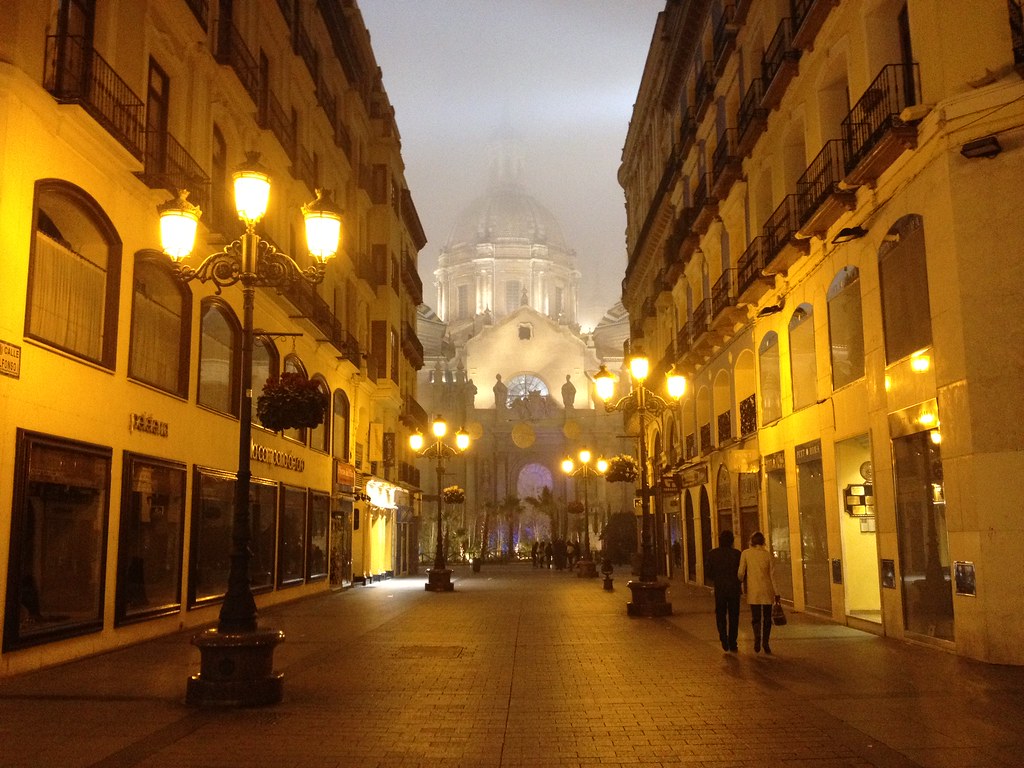El Pilar de Zaragoza tras la niebla