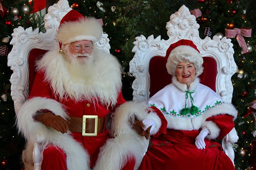Santa and Mrs. Claus in American Adventure