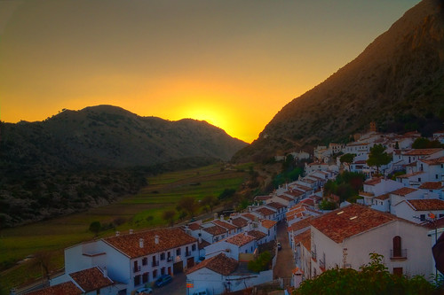 sunset sun sunlight mountain sol canon atardecer town pueblo valle sierra day1 valley cadiz montaña ocaso hdr gettyimages pueblosblancos gades sierradegrazalema villaluengadelrosario